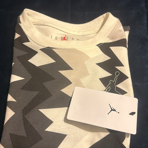 NWT Jordan
Little boys Short Sleeve MJ Flight MVP AOP T-Shirt - Picture 8 of 11